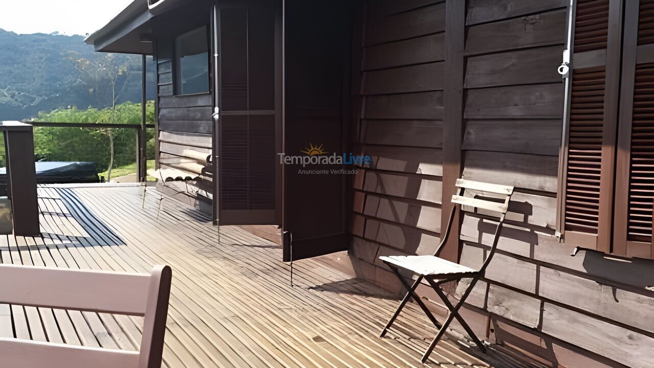 Casa para alquiler de vacaciones em Campos do Jordão (Alto dos Mellos)