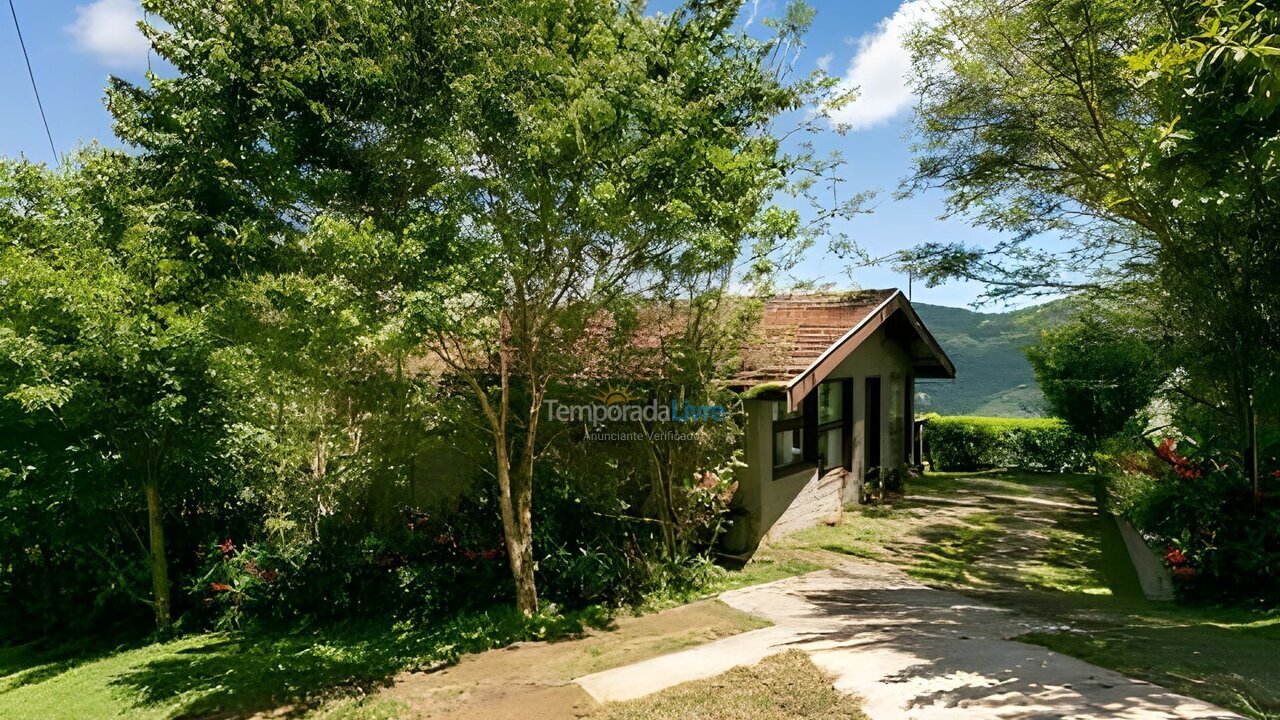 Casa para alquiler de vacaciones em Campos do Jordão (Alto dos Mellos)