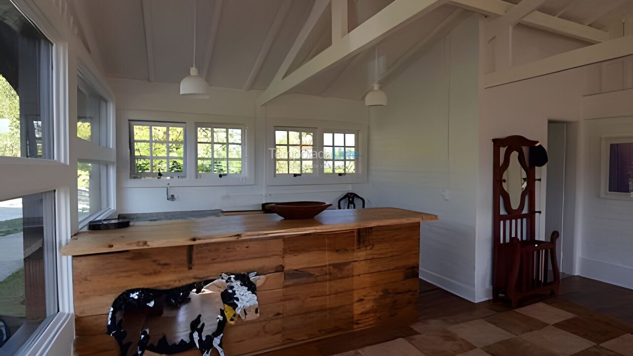 Casa para alquiler de vacaciones em Campos do Jordão (Alto dos Mellos)