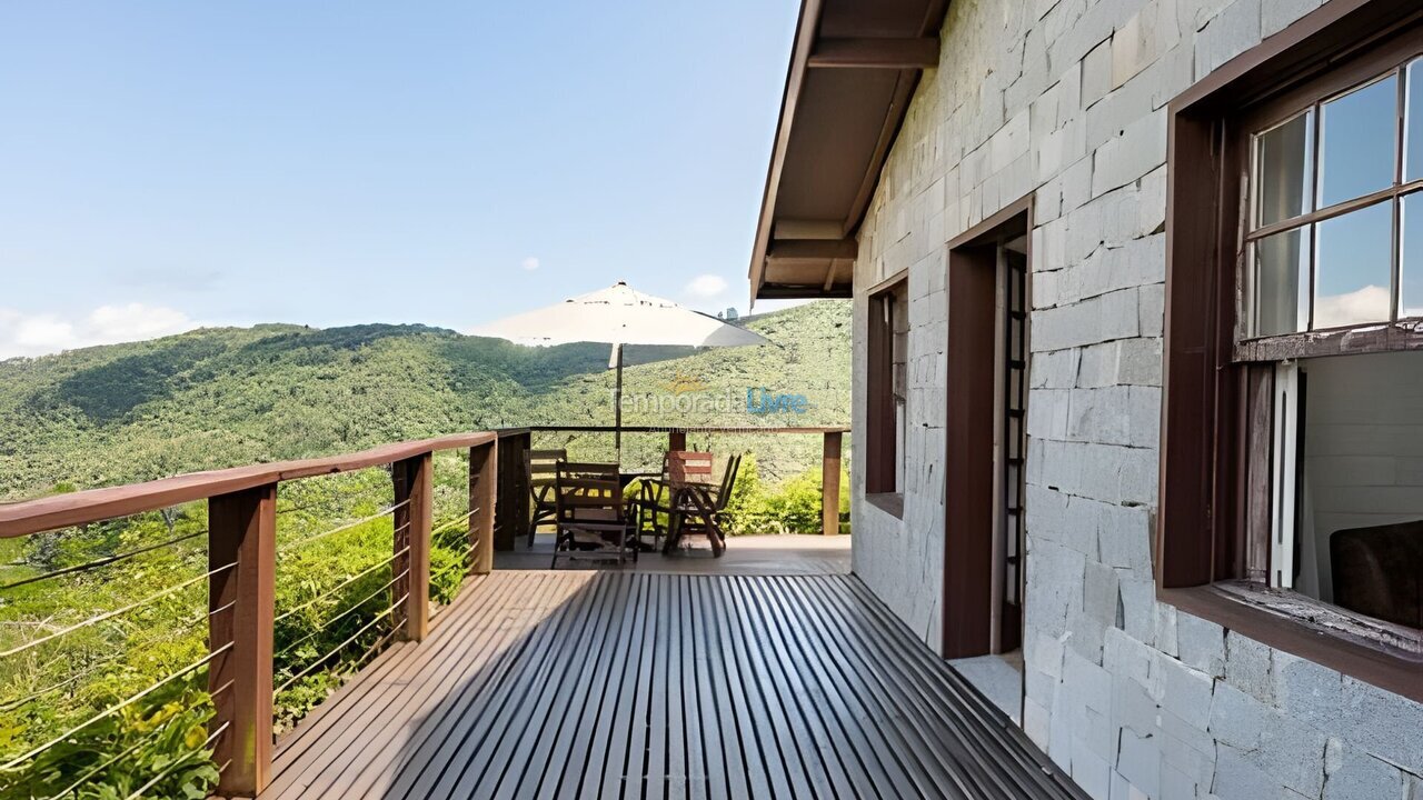 Casa para alquiler de vacaciones em Campos do Jordão (Alto dos Mellos)