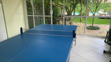 5 habitaciones (4 suites) con aire acondicionado, Wi-Fi, mesa de billar, mesa de ping pong, 8 baños.