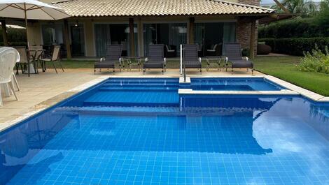 ALUGO TEMPORADA CASA 9 SUITES EM GUARAJUBA CONDOMINIO FECHADI