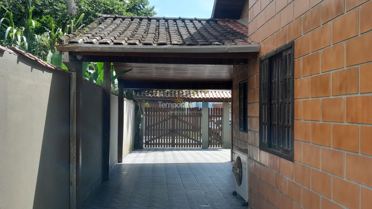 Casa para aluguel de temporada em Caraguatatuba (Massaguaçu)