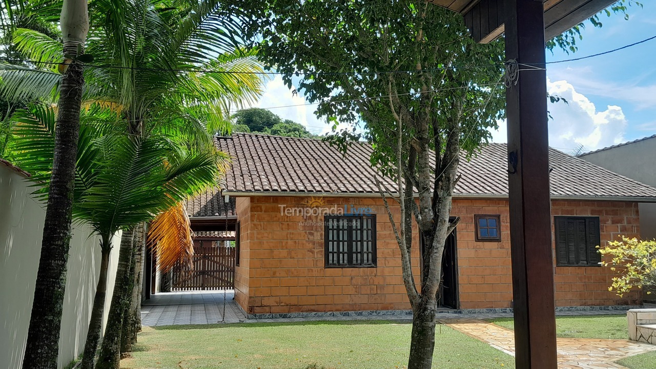 Casa para aluguel de temporada em Caraguatatuba (Massaguaçu)