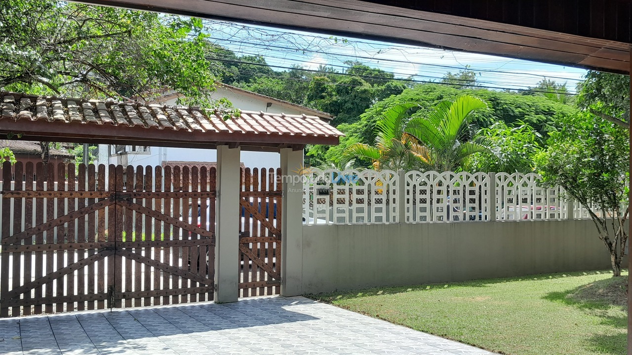 Casa para aluguel de temporada em Caraguatatuba (Massaguaçu)