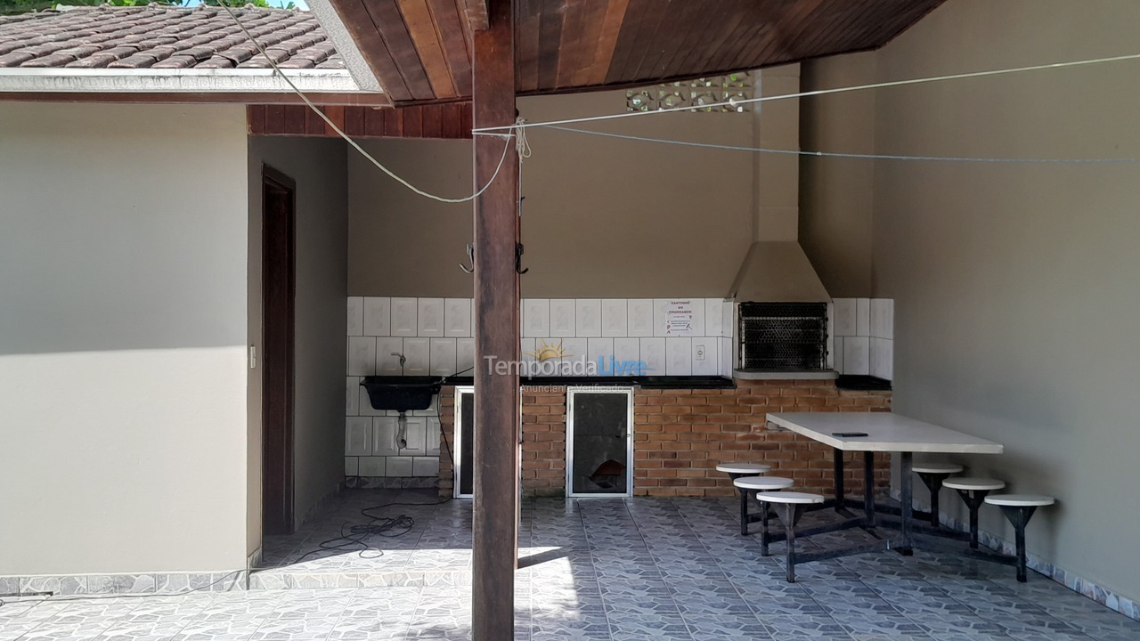 Casa para aluguel de temporada em Caraguatatuba (Massaguaçu)