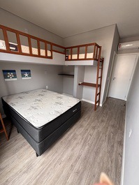 TRIPLEX 40 METROS DA PRAIA- 4 SUITES - TERRAÇO COM VISTA PARA O MAR