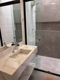 TRIPLEX 40 METROS DA PRAIA- 4 SUITES - TERRAÇO COM VISTA PARA O MAR