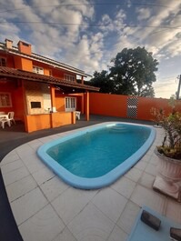 Apartamentos con piscina y WIFI a 17 km de Floripa a 50 metros de la playa