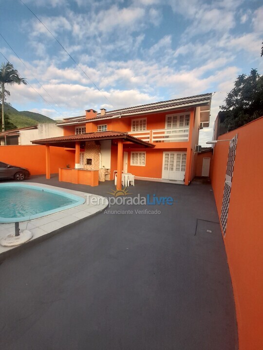 Apartamento para alquiler de vacaciones em Palhoça (Praia de Fora)