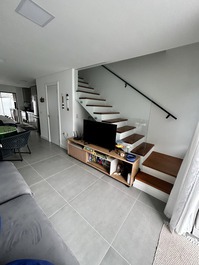 Excellent townhouse with 2 suites, 300 m from the sea.