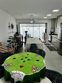 Excellent townhouse with 2 suites, 300 m from the sea.