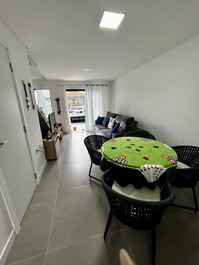 Excellent townhouse with 2 suites, 300 m from the sea.