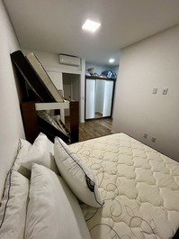 Excellent townhouse with 2 suites, 300 m from the sea.