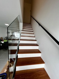 Excellent townhouse with 2 suites, 300 m from the sea.