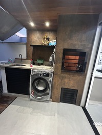 Excellent townhouse with 2 suites, 300 m from the sea.