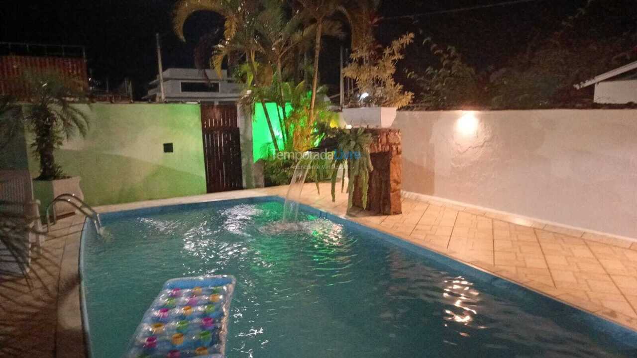 Casa para alquiler de vacaciones em Caraguatatuba (Massaguaçu)