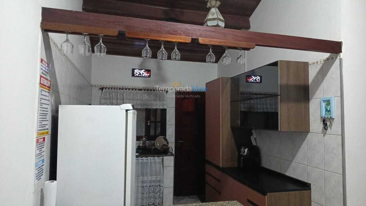 Casa para alquiler de vacaciones em Caraguatatuba (Massaguaçu)