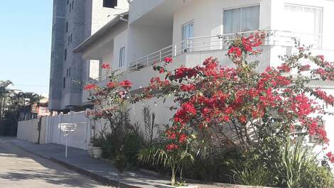 Piso 3 DanGabrielle. Acogedora ubicación en Itaguá Ubatuba