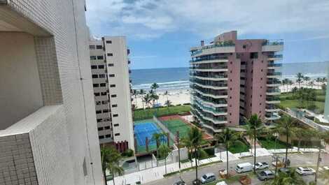 Edificio de apartamentos dúplex frente al mar, hermosa vista.