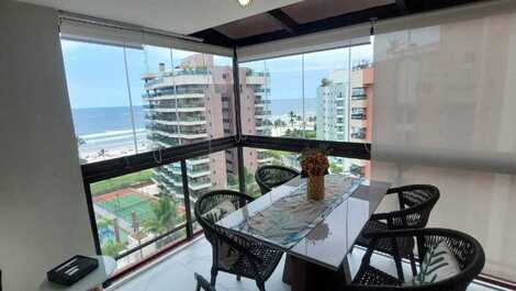 Edificio de apartamentos dúplex frente al mar, hermosa vista.