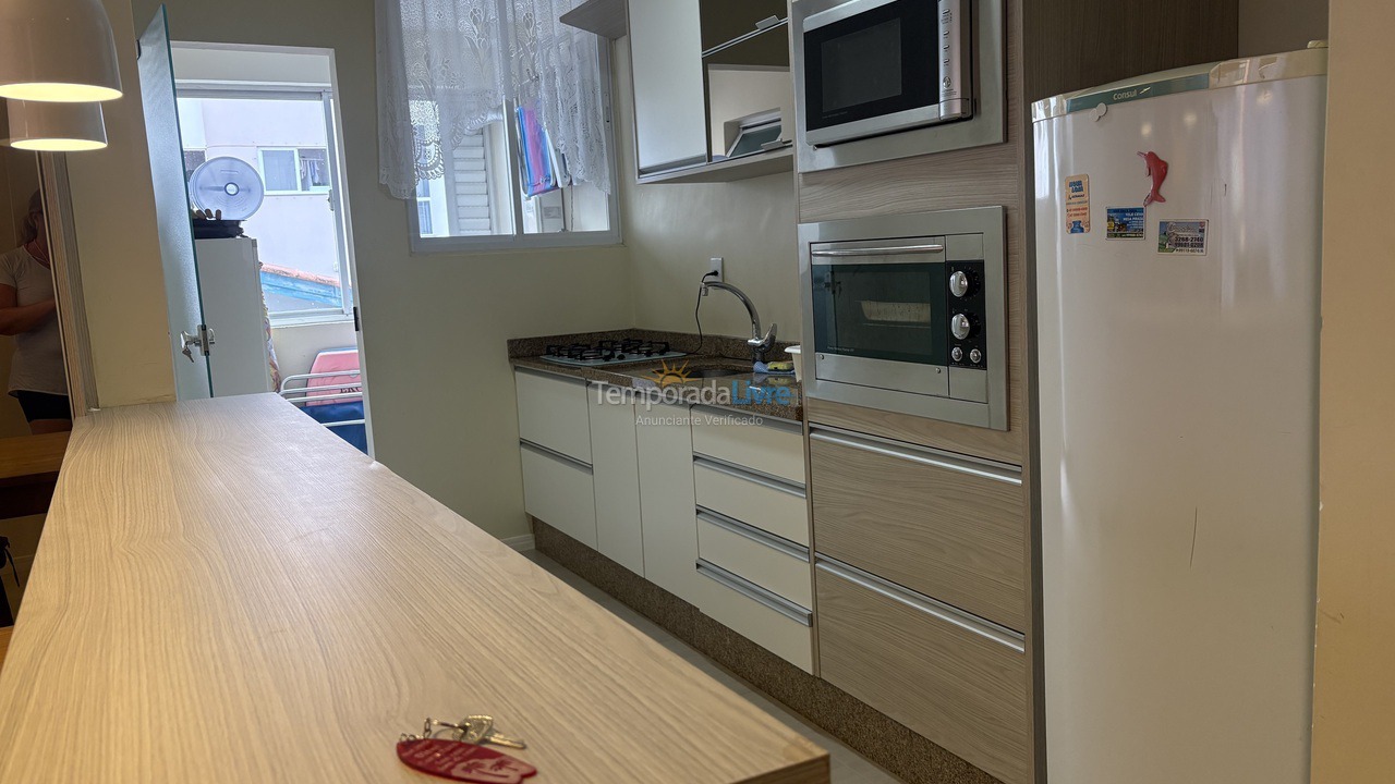 Apartamento para aluguel de temporada em Itapema (Meia Praia)