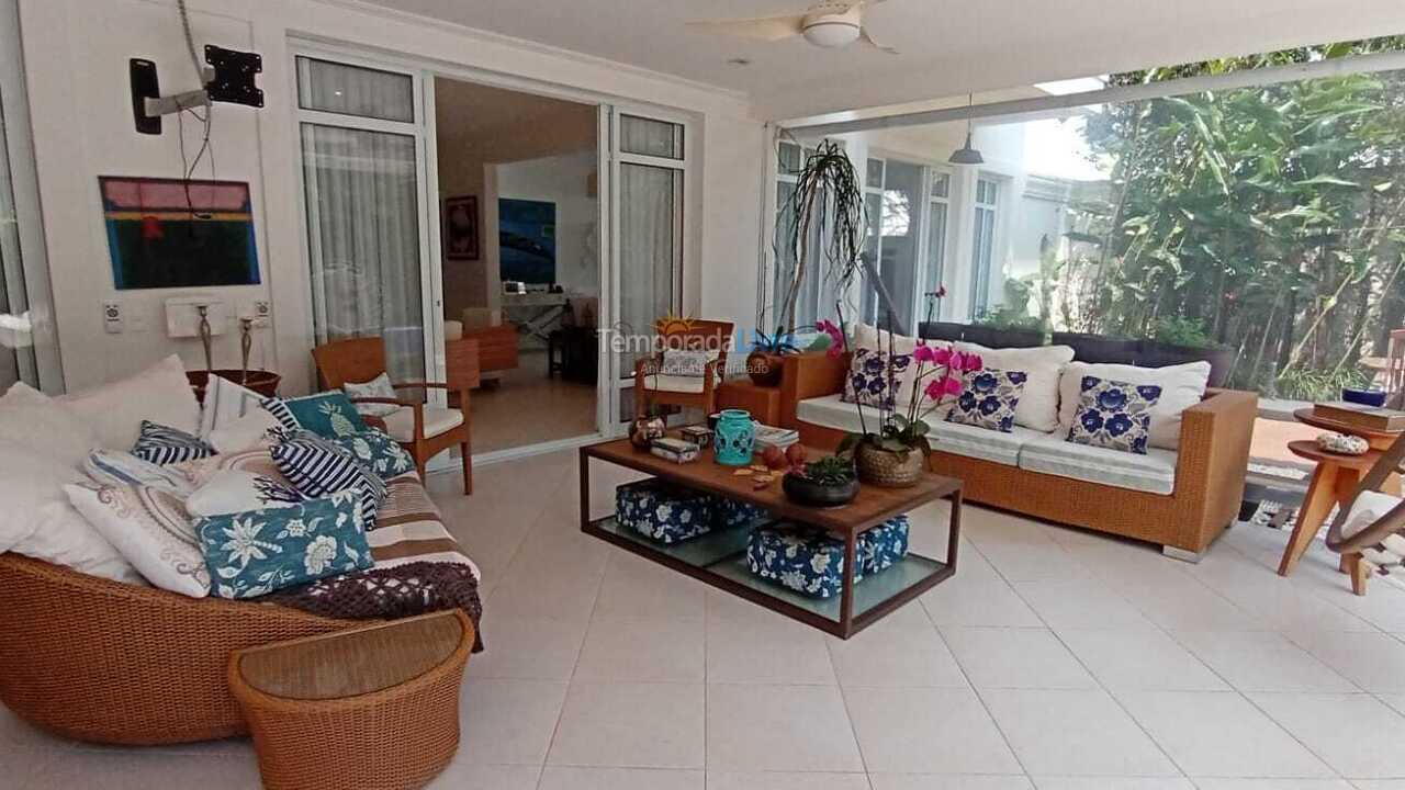 Casa para aluguel de temporada em São Sebastião (Praia da Baleia)