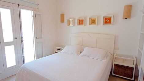 Delightful Beach House in a Condominium Whale Beach