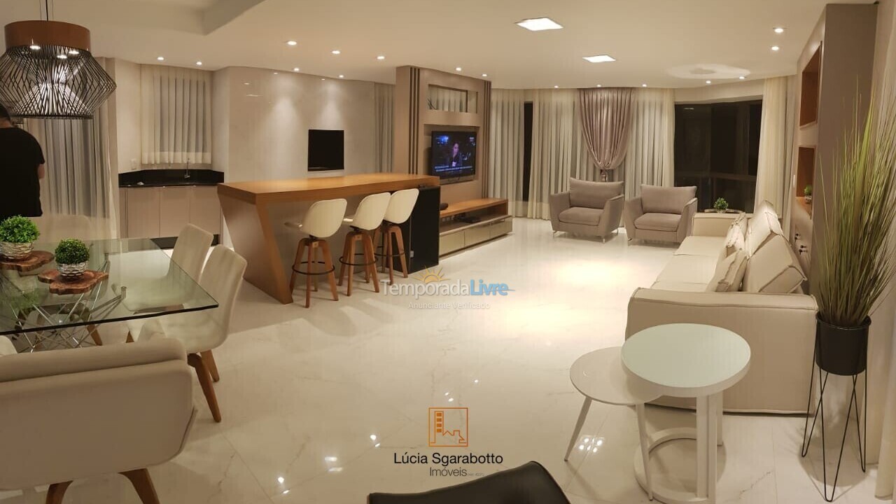 Apartamento para aluguel de temporada em Balneário Camboriú (Centro)