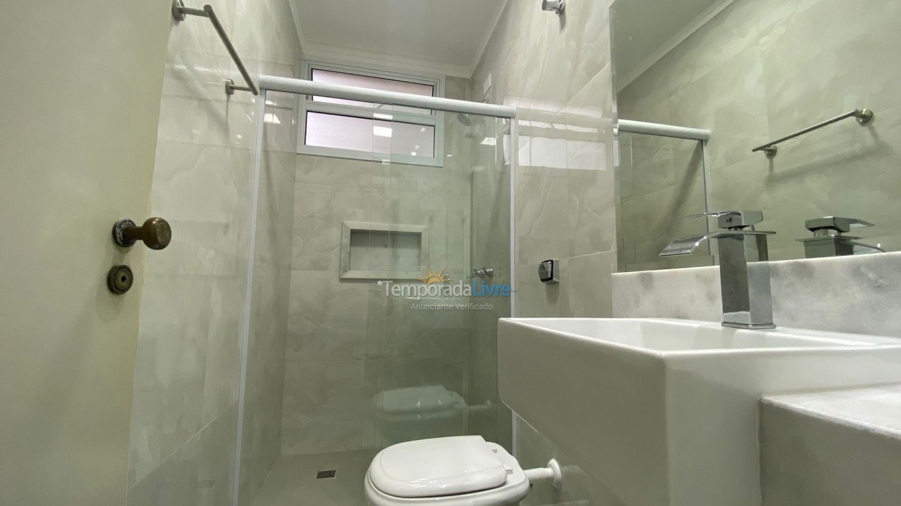 Apartamento para aluguel de temporada em Guarujá (Pitangueiras)