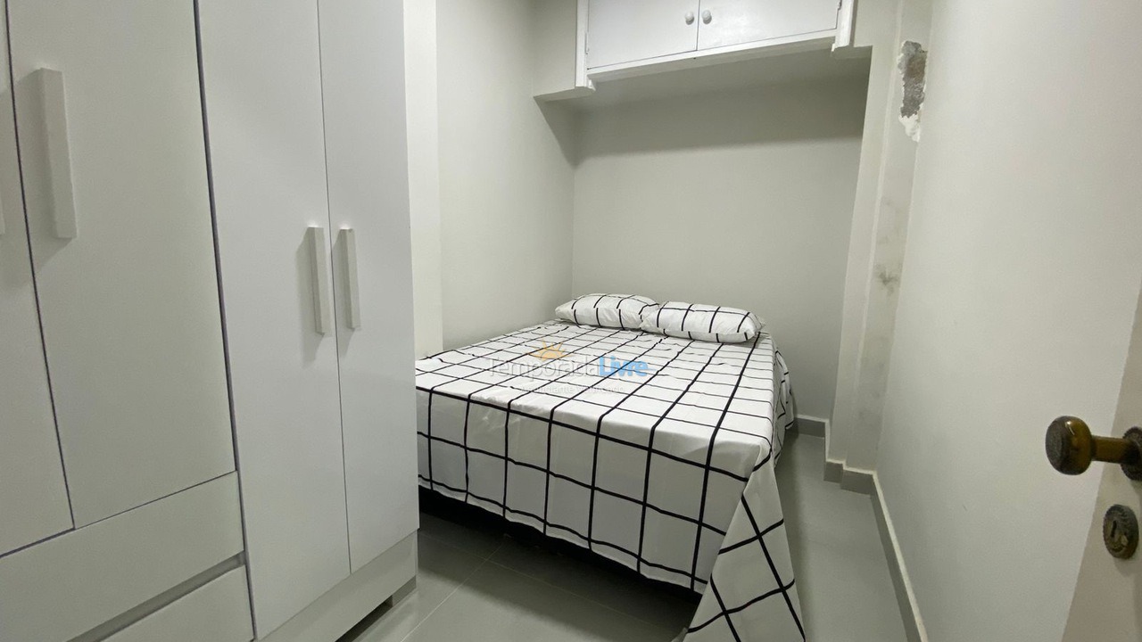 Apartamento para aluguel de temporada em Guarujá (Pitangueiras)