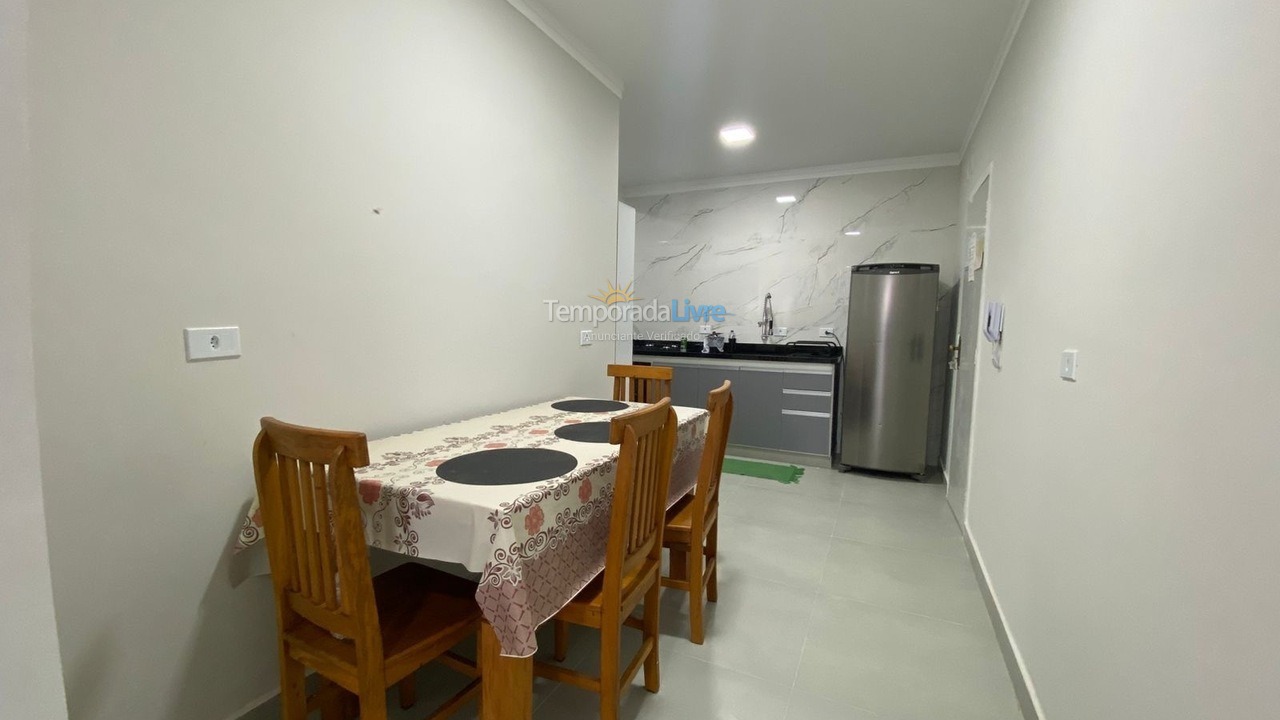 Apartamento para aluguel de temporada em Guarujá (Pitangueiras)