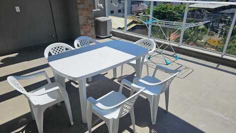 3-suite penthouse 250m from the beach