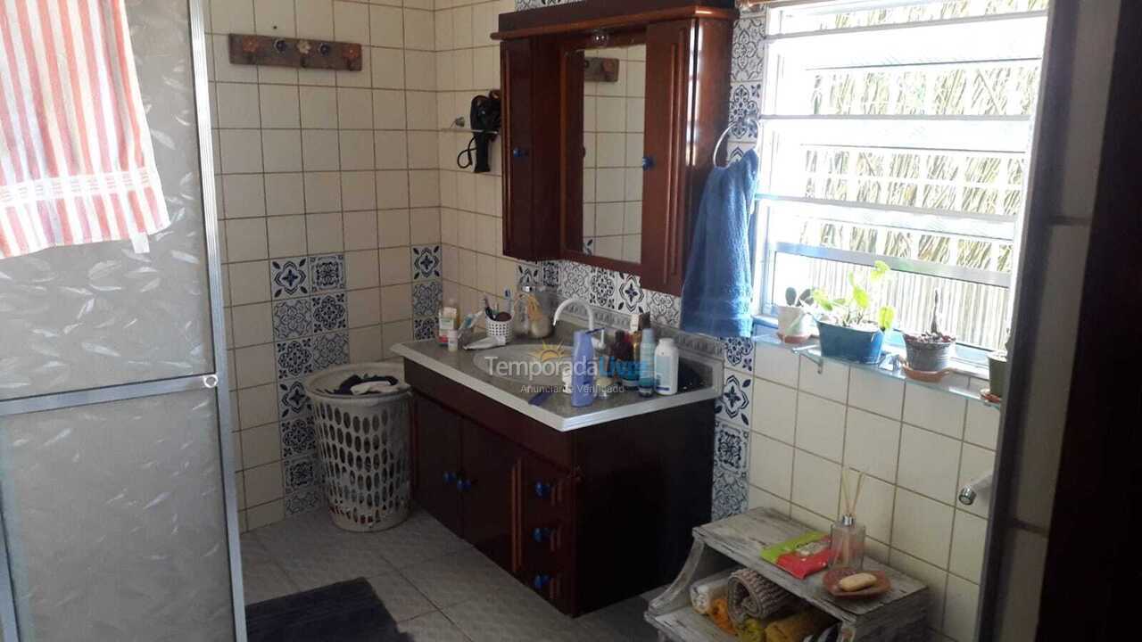 Casa para aluguel de temporada em Caraguatatuba (Martim de Sá)