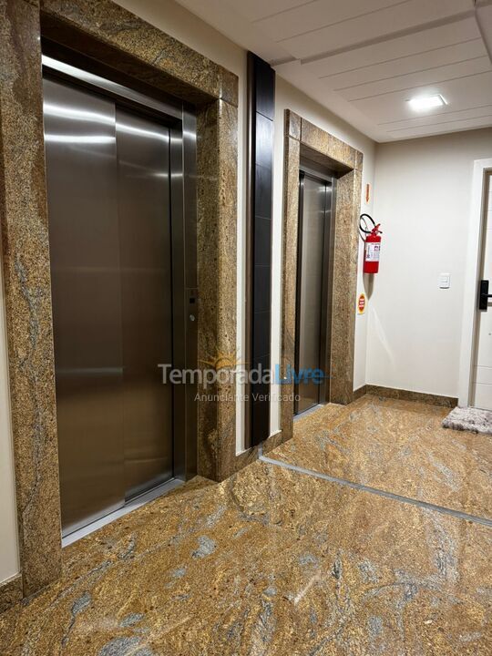 Apartamento para aluguel de temporada em Itapema (Meia Praia)