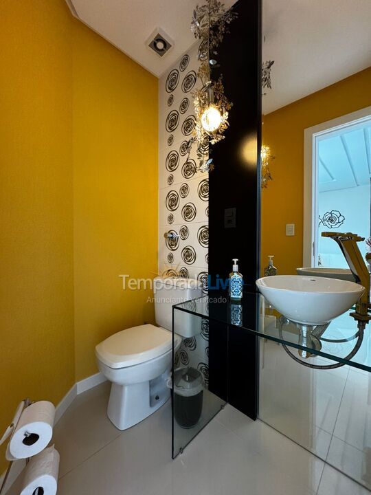 Apartamento para aluguel de temporada em Itapema (Meia Praia)