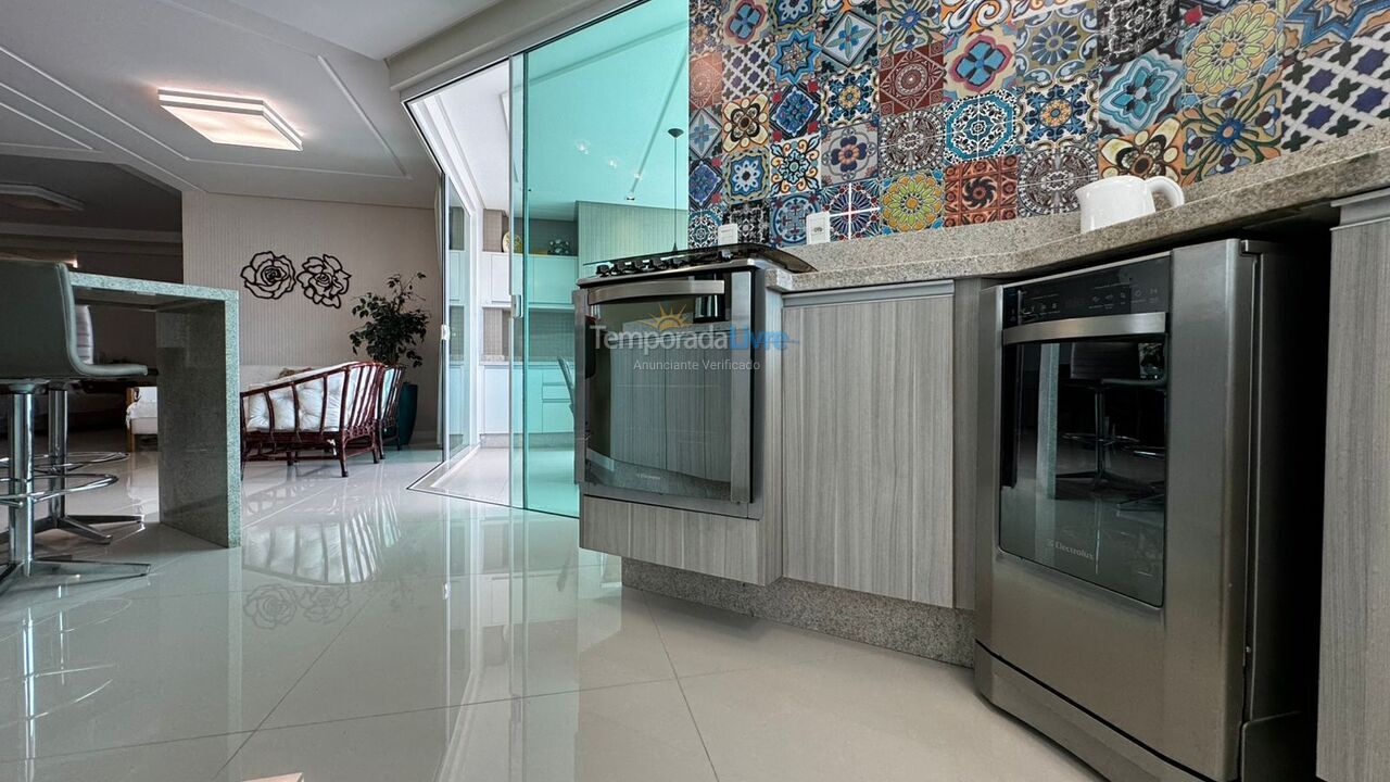 Apartamento para aluguel de temporada em Itapema (Meia Praia)