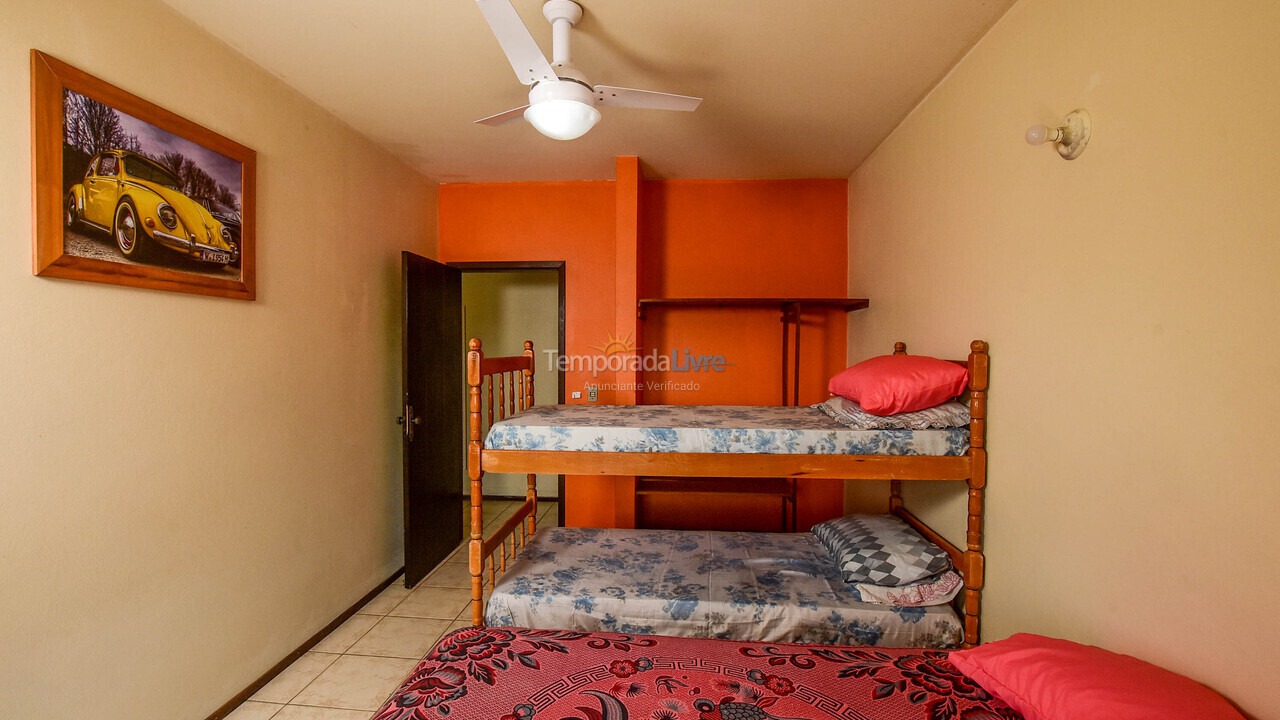 Apartment for vacation rental in Garopaba (Praia da Ferrugem)