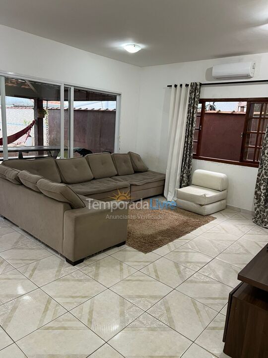 Casa para alquiler de vacaciones em Caraguatatuba (Praia de Massaguaçu)