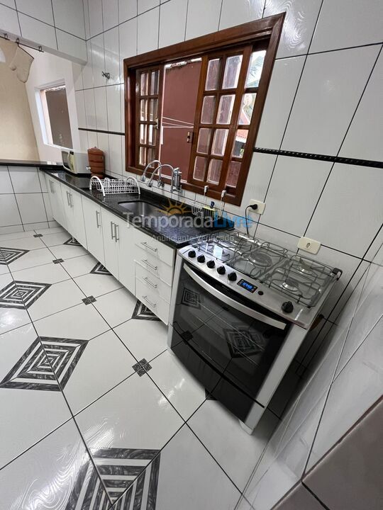 Casa para alquiler de vacaciones em Caraguatatuba (Praia de Massaguaçu)