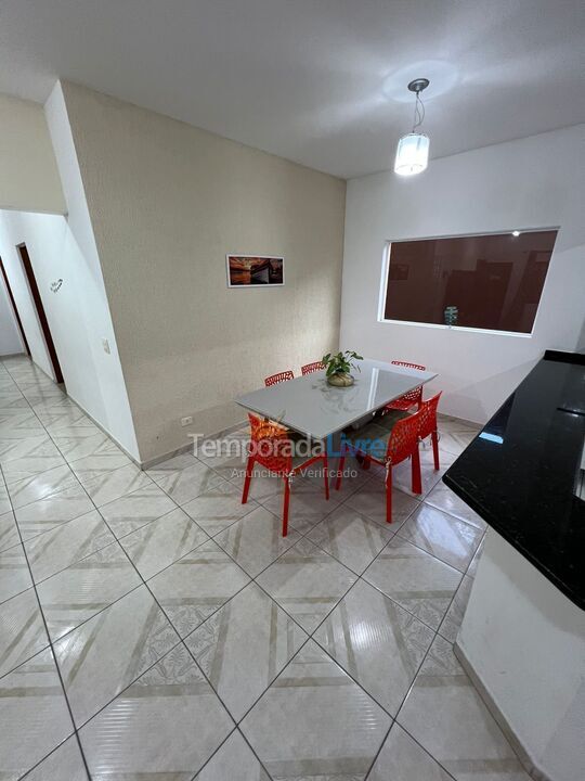 Casa para alquiler de vacaciones em Caraguatatuba (Praia de Massaguaçu)