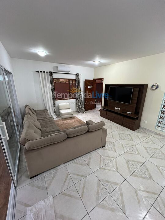 Casa para alquiler de vacaciones em Caraguatatuba (Praia de Massaguaçu)