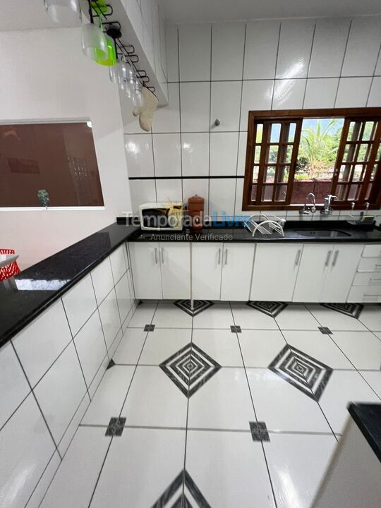 Casa para alquiler de vacaciones em Caraguatatuba (Praia de Massaguaçu)