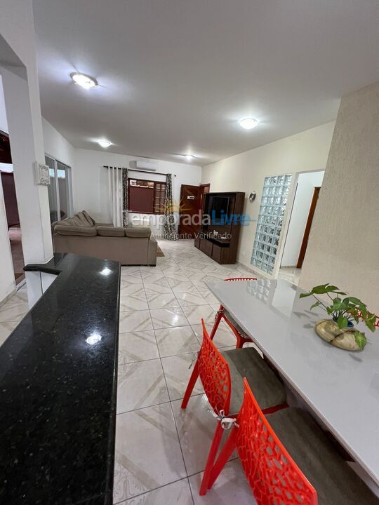 Casa para alquiler de vacaciones em Caraguatatuba (Praia de Massaguaçu)