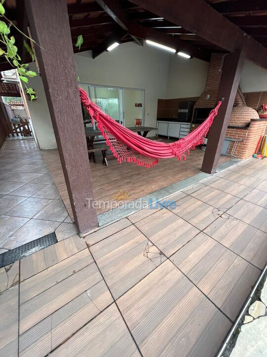 Casa para alquiler de vacaciones em Caraguatatuba (Praia de Massaguaçu)