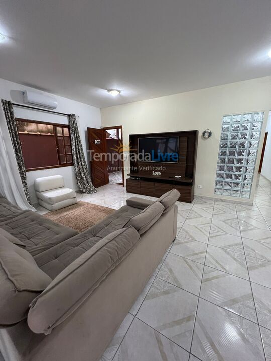 Casa para alquiler de vacaciones em Caraguatatuba (Praia de Massaguaçu)