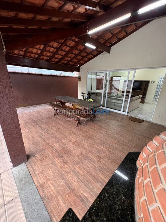 Casa para alquiler de vacaciones em Caraguatatuba (Praia de Massaguaçu)