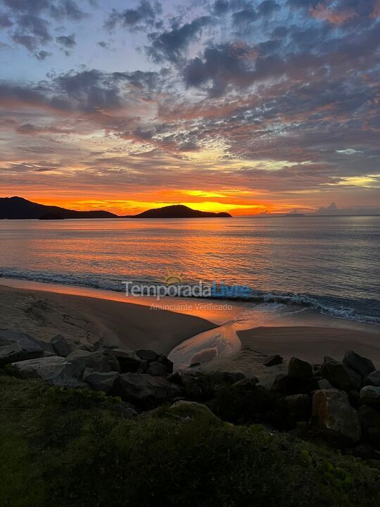 Casa para alquiler de vacaciones em Caraguatatuba (Praia de Massaguaçu)