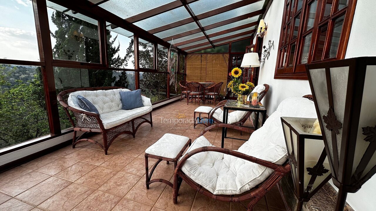 Casa para aluguel de temporada em Campos do Jordão (Jardim Montebelo)