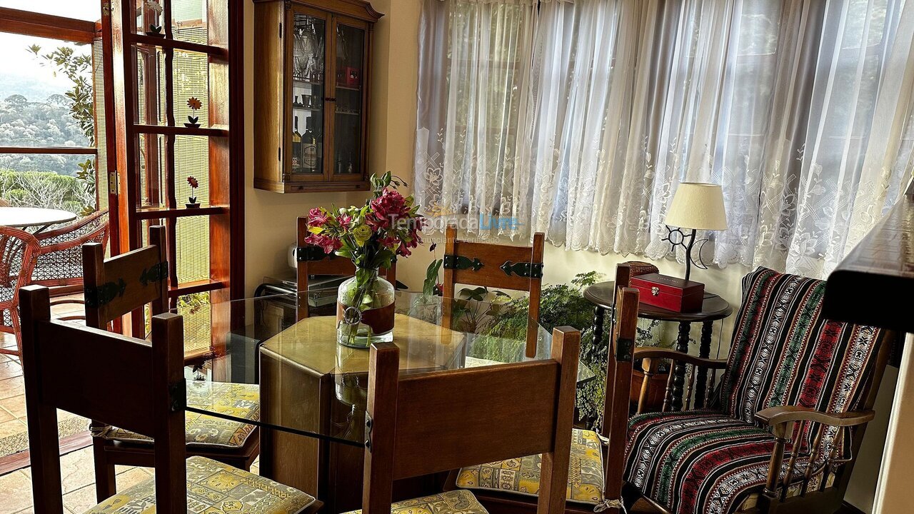 Casa para aluguel de temporada em Campos do Jordão (Jardim Montebelo)